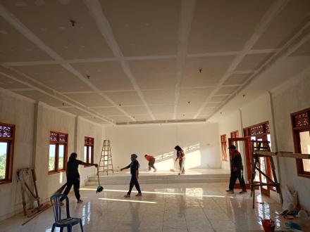“Kebersihan Bersama: Perbekel dan Perangkat Desa Tegallinggah Laksanakan Jumat Bersih di Lingkungan 